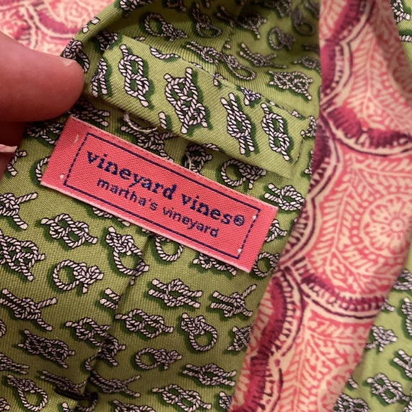 Vineyard vines tie green with knots of rope - Picture 3 of 3